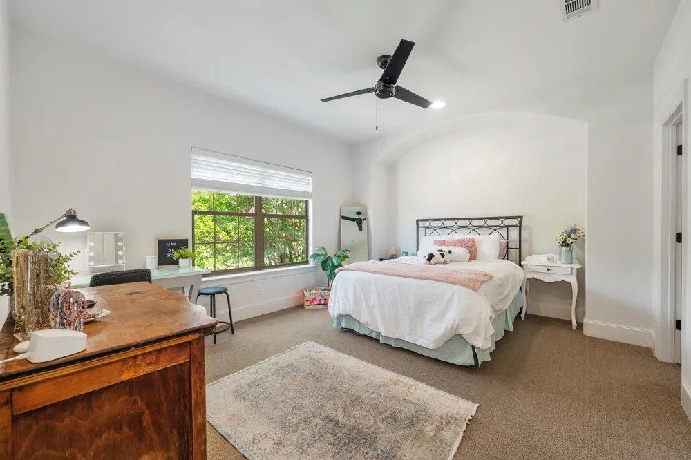 7 Sunview Road The Hills, TX 78738