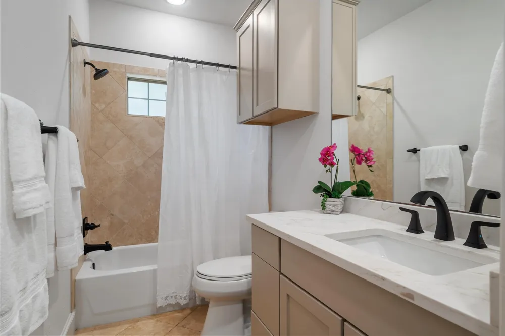 7 Sunview Road The Hills, TX 78738