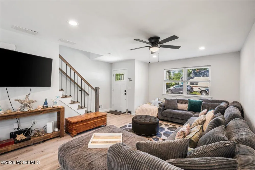 36 Frazee Place Keansburg, NJ 07734