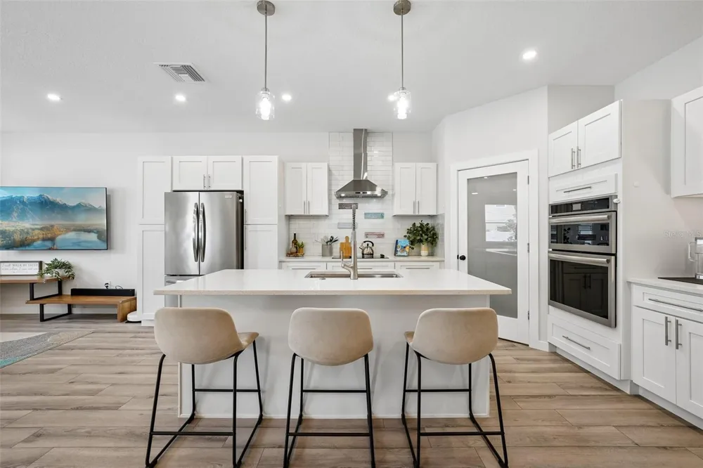 4277 43RD AVENUE St Petersburg, FL 33714
