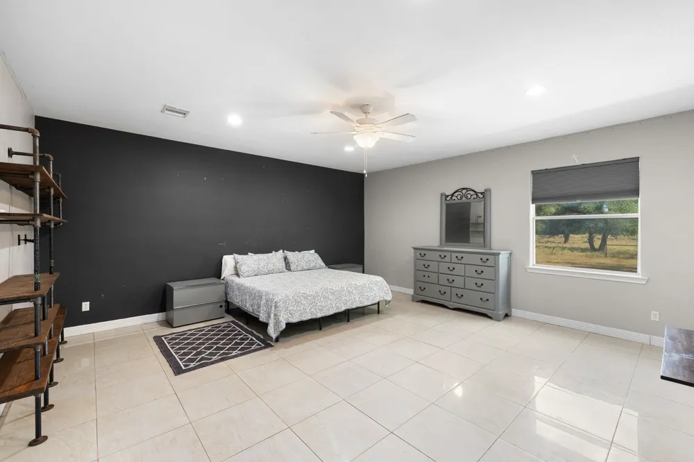 1102 Private Road 2332 Giddings, TX 78942