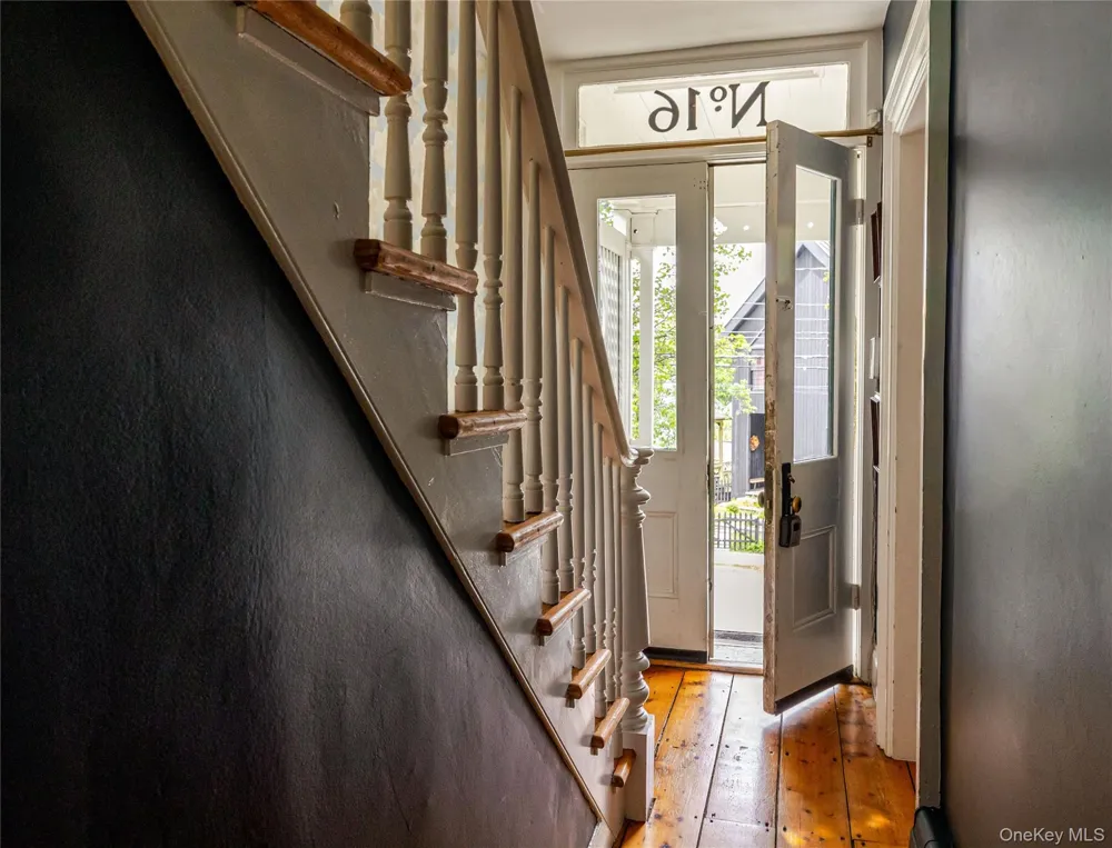 16 Worth Avenue Hudson, NY 12534
