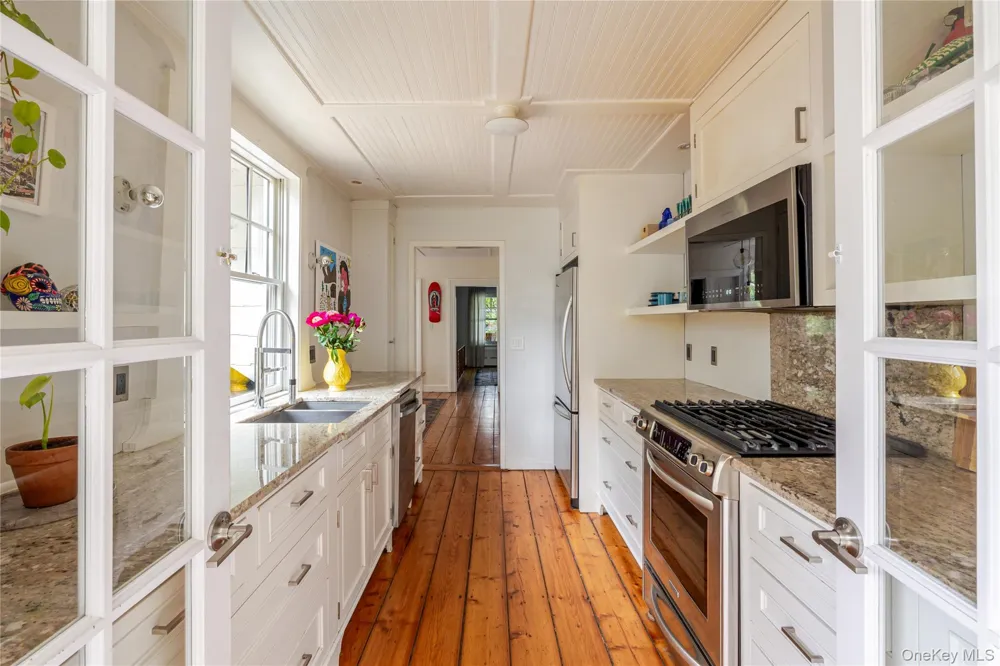 16 Worth Avenue Hudson, NY 12534