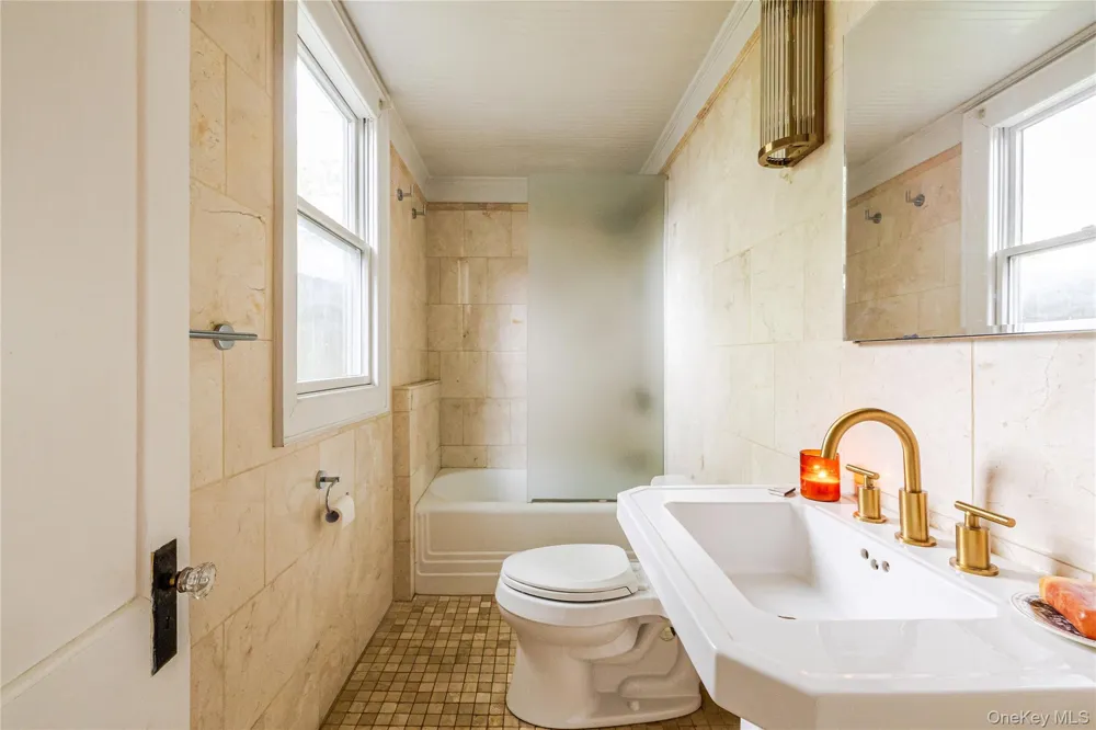 16 Worth Avenue Hudson, NY 12534