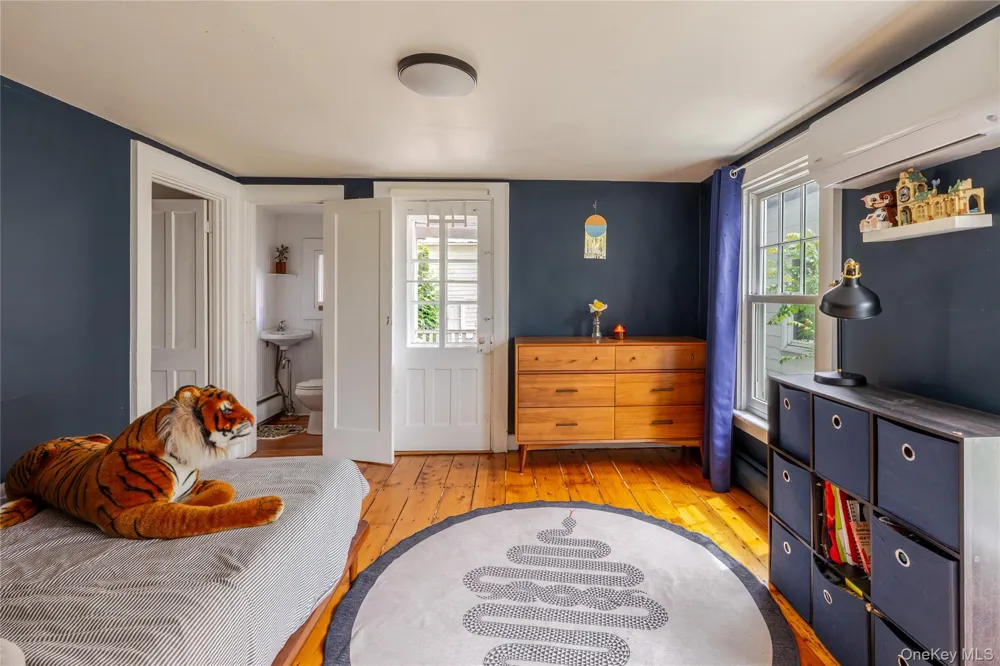 16 Worth Avenue Hudson, NY 12534