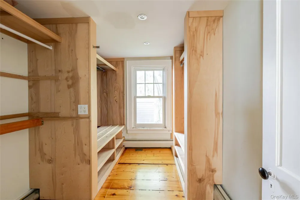 16 Worth Avenue Hudson, NY 12534