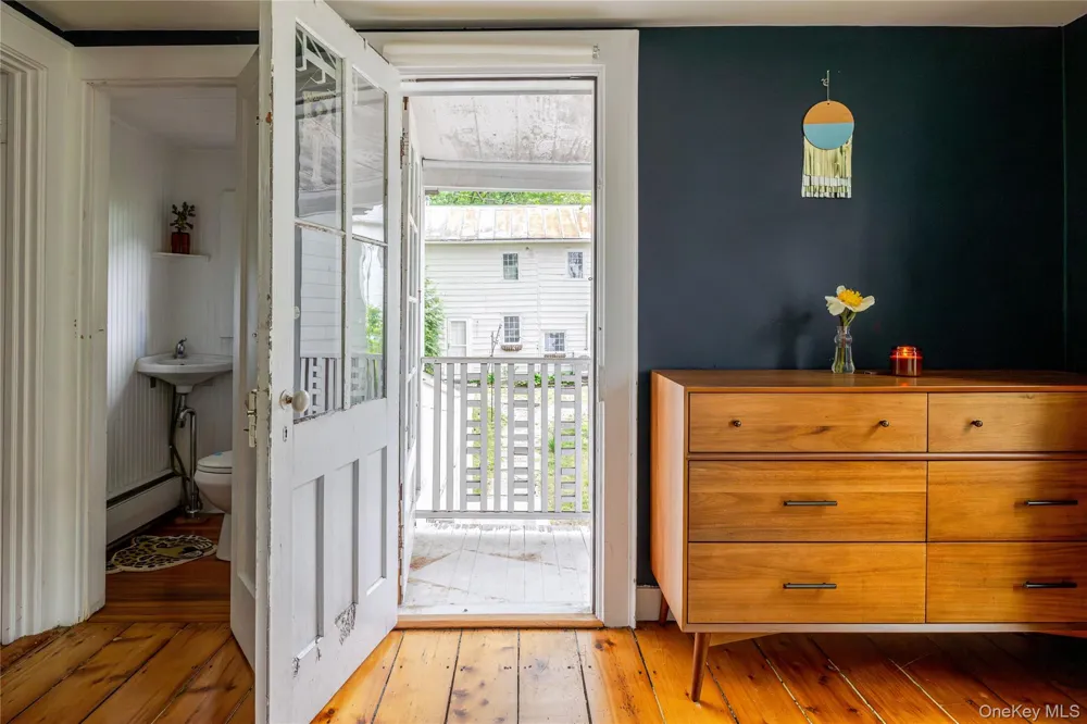 16 Worth Avenue Hudson, NY 12534