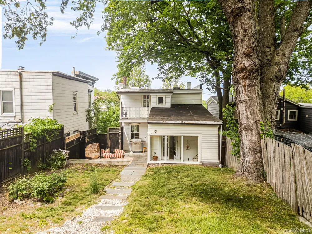 16 Worth Avenue Hudson, NY 12534