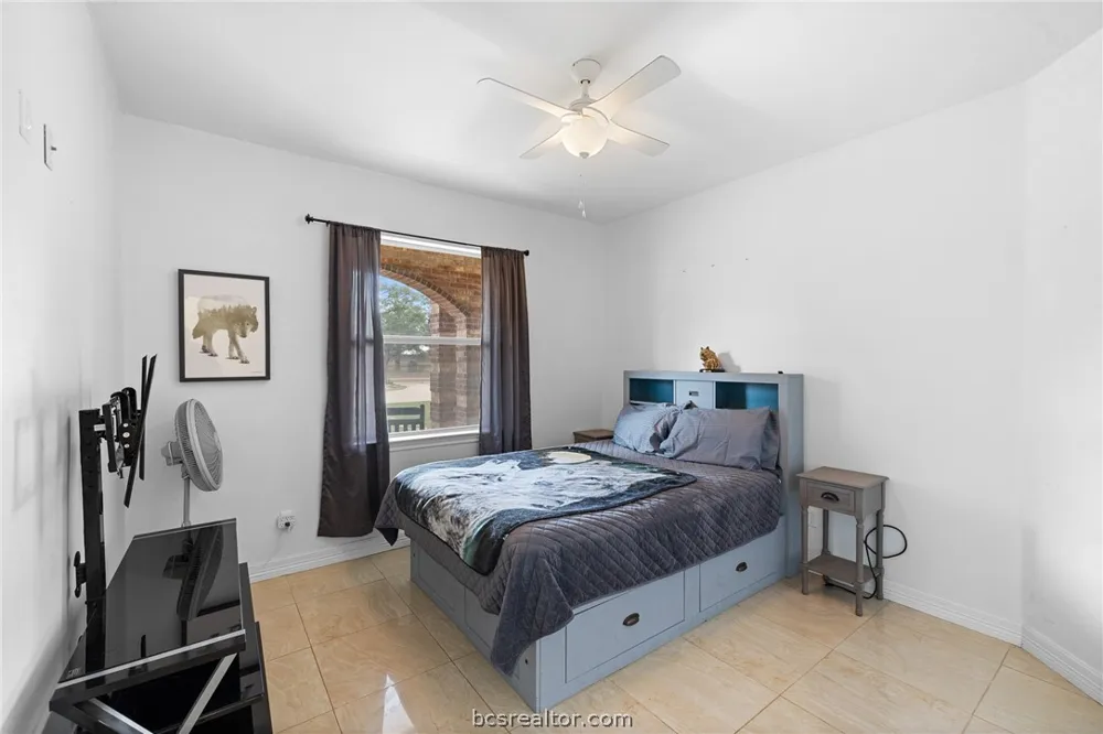1102 Private Road 2332 Giddings, TX 78942