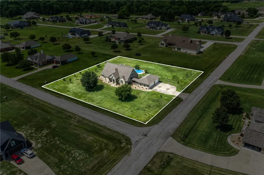 586 Ruby Drive Bellville, TX 77418