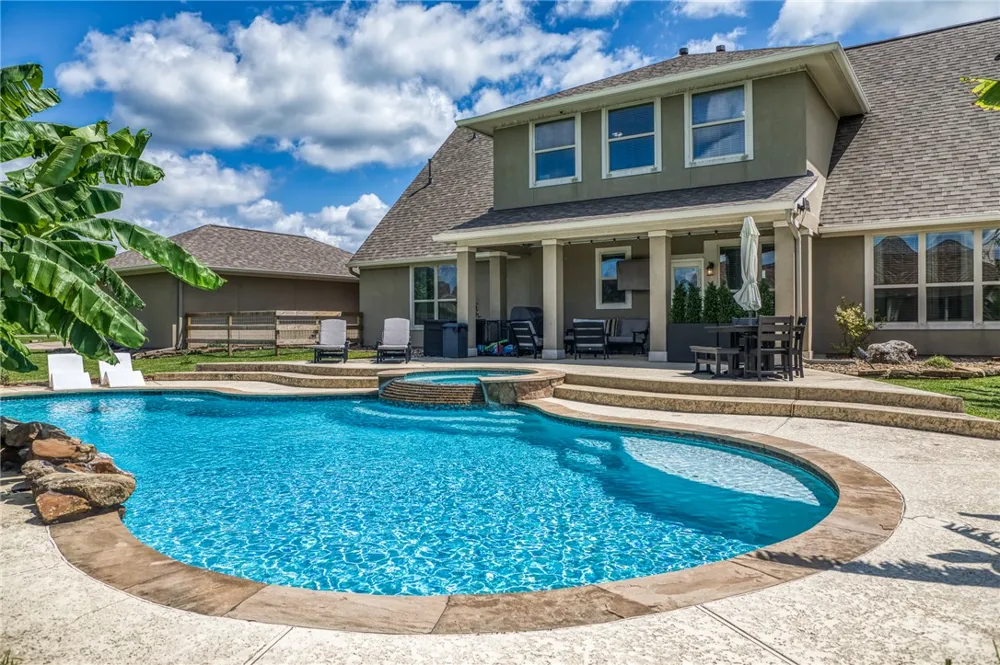 586 Ruby Drive Bellville, TX 77418