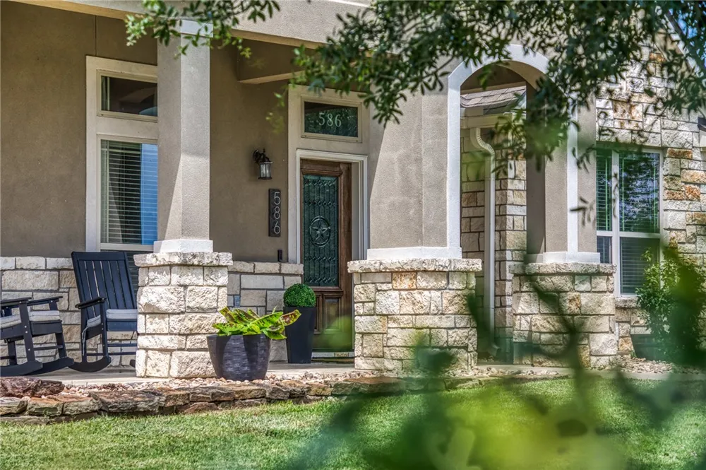 586 Ruby Drive Bellville, TX 77418