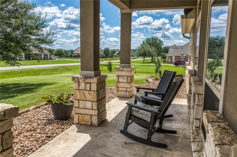 586 Ruby Drive Bellville, TX 77418