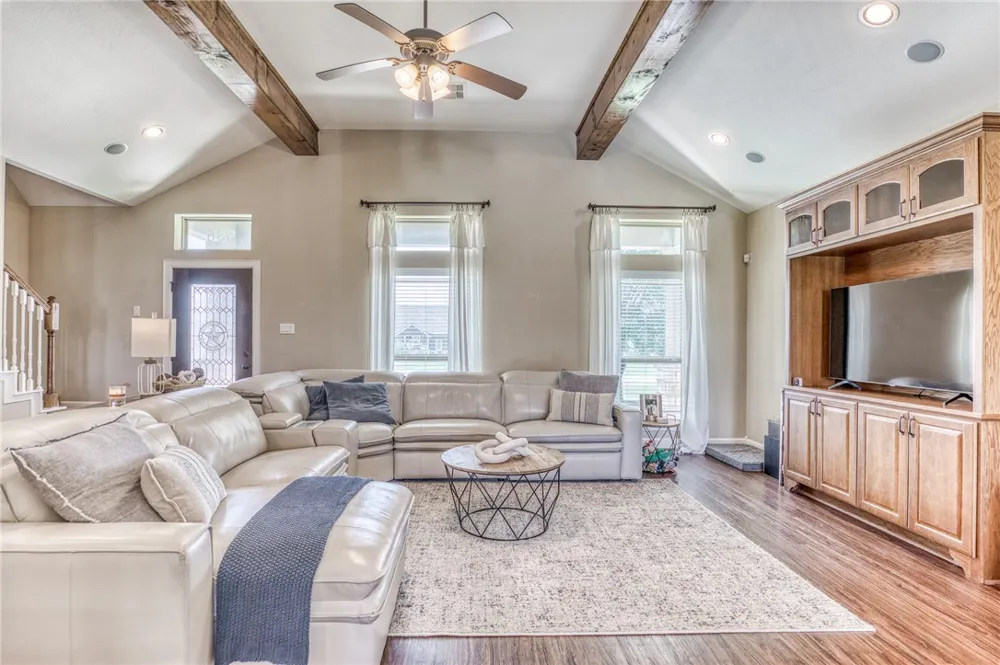 586 Ruby Drive Bellville, TX 77418
