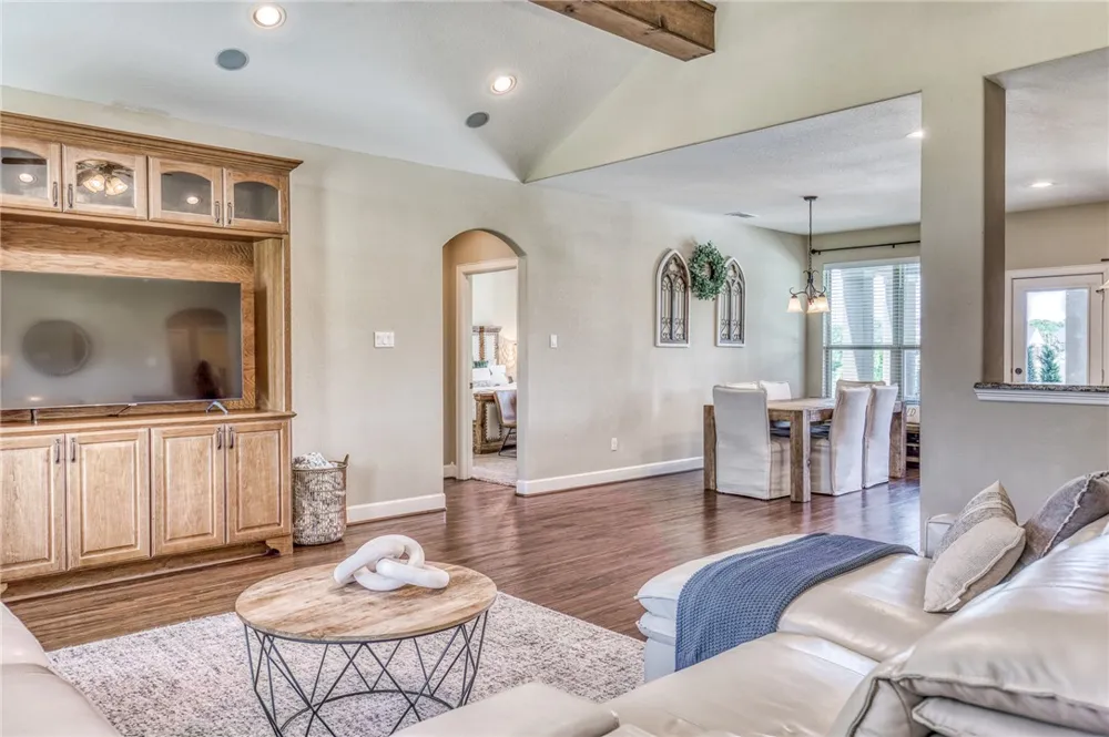 586 Ruby Drive Bellville, TX 77418