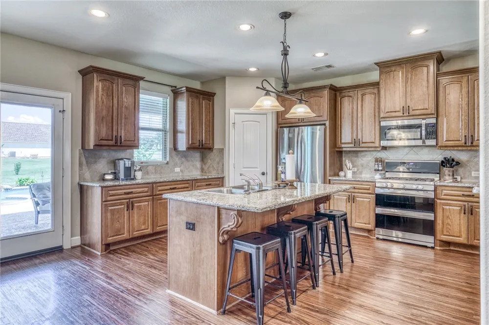 586 Ruby Drive Bellville, TX 77418