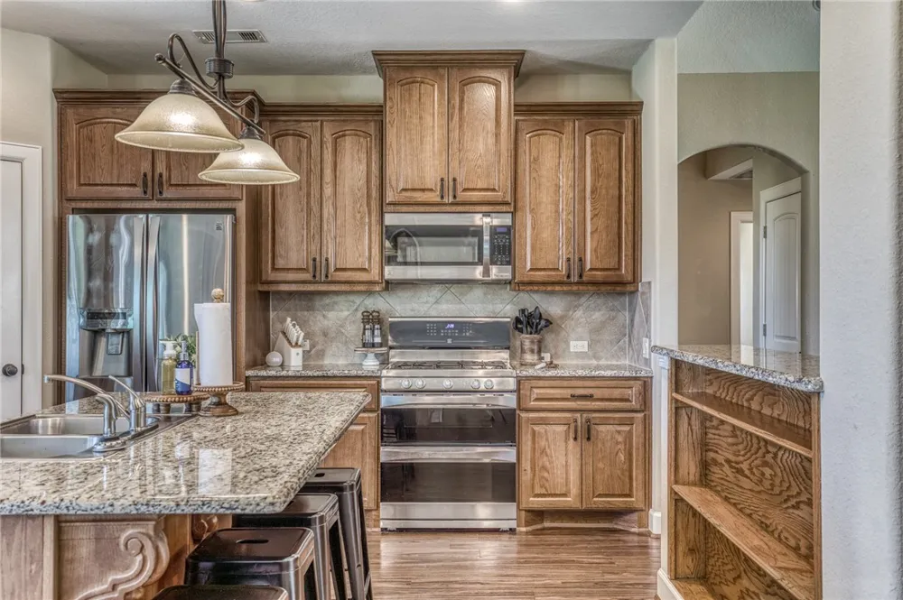 586 Ruby Drive Bellville, TX 77418