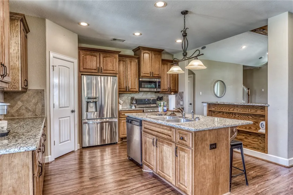 586 Ruby Drive Bellville, TX 77418