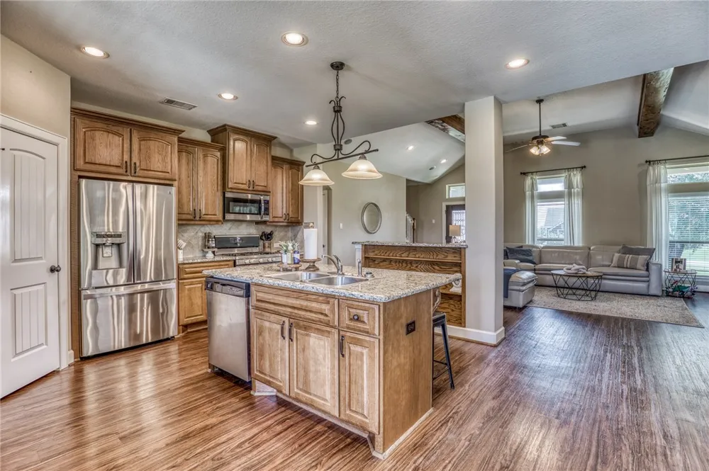586 Ruby Drive Bellville, TX 77418