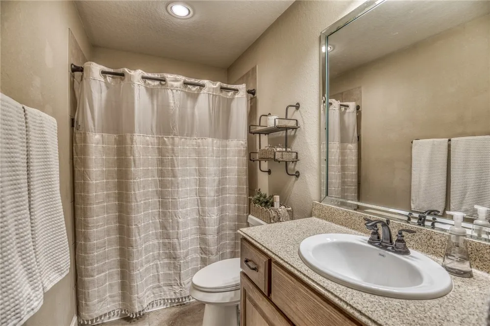 586 Ruby Drive Bellville, TX 77418