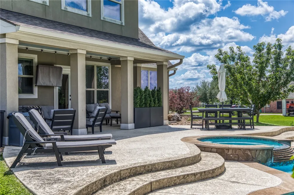 586 Ruby Drive Bellville, TX 77418