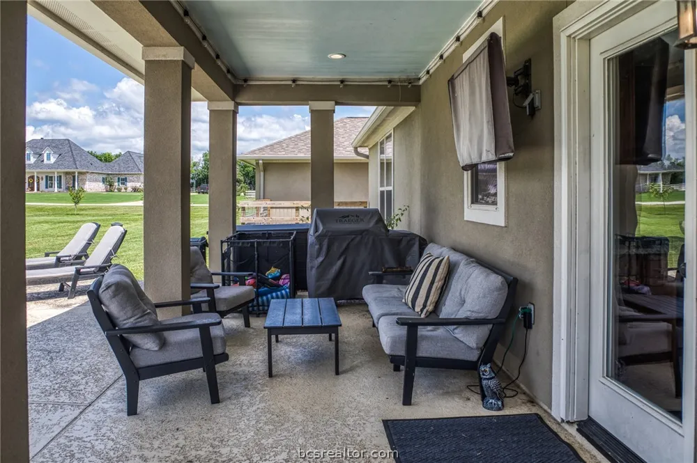 586 Ruby Drive Bellville, TX 77418