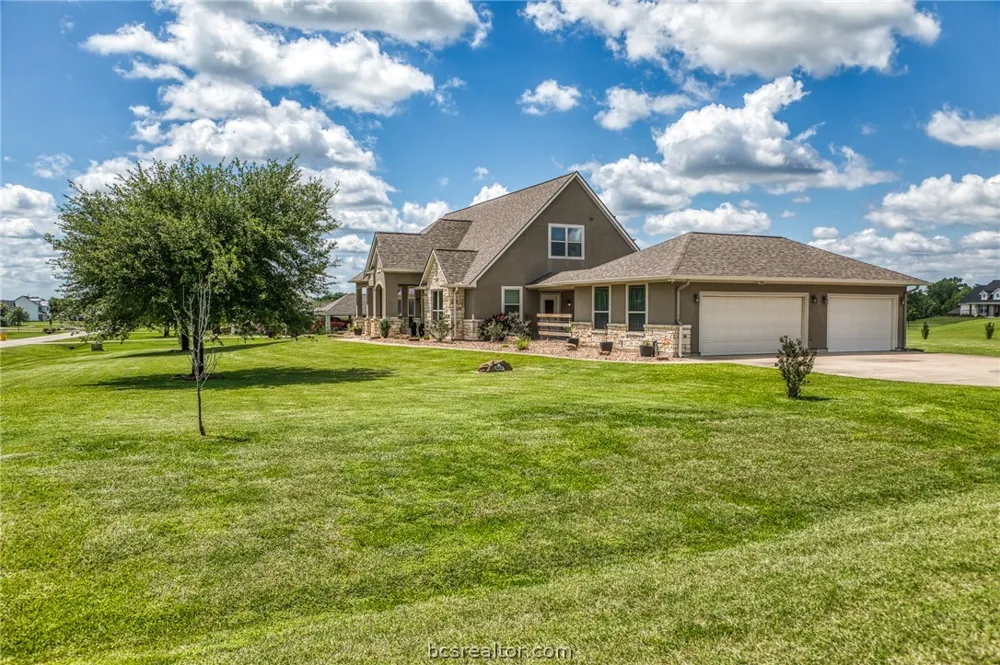 586 Ruby Drive Bellville, TX 77418