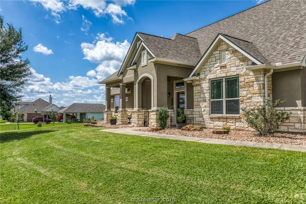 586 Ruby Drive Bellville, TX 77418