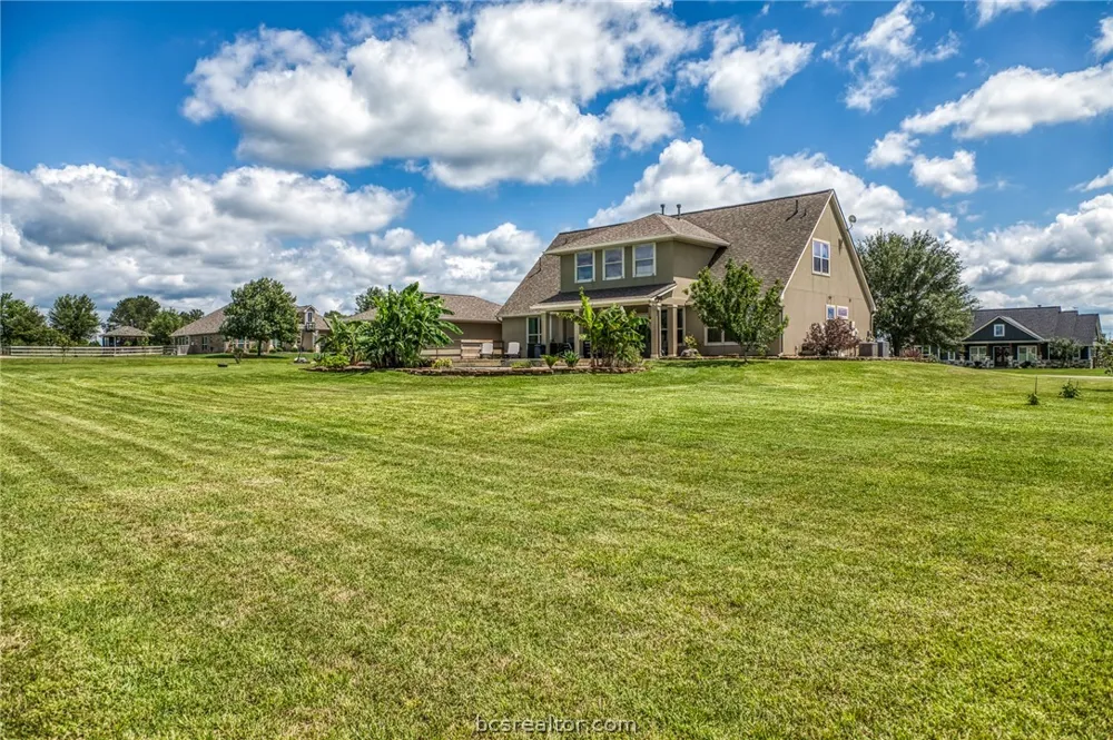586 Ruby Drive Bellville, TX 77418