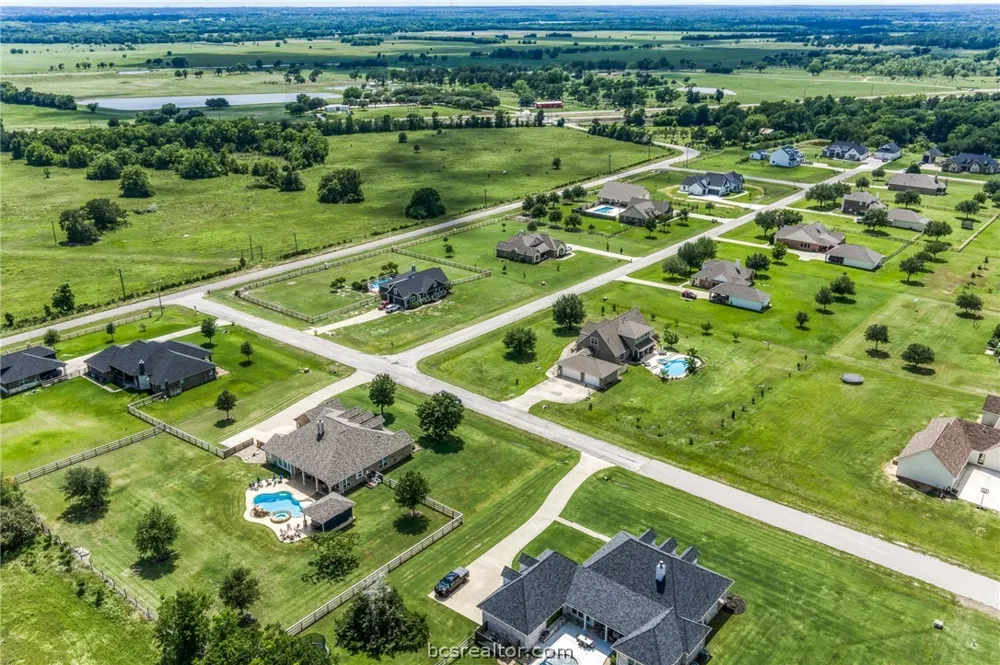 586 Ruby Drive Bellville, TX 77418