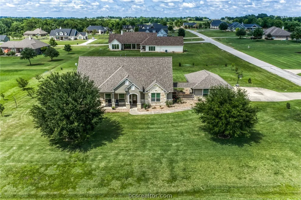 586 Ruby Drive Bellville, TX 77418