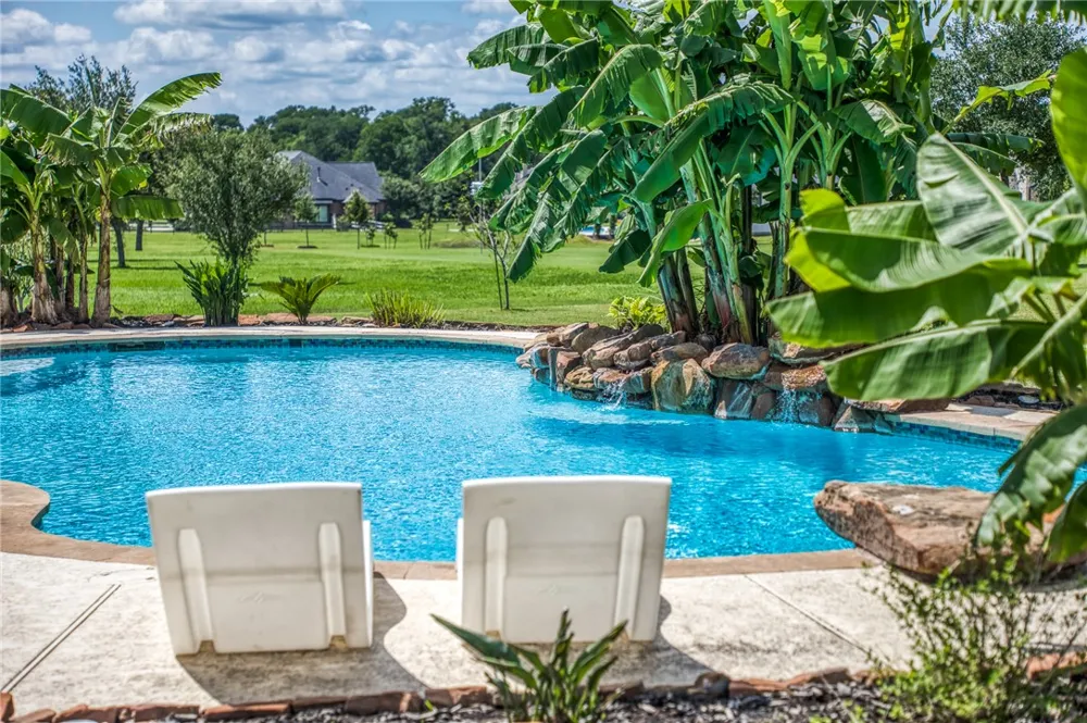 586 Ruby Drive Bellville, TX 77418