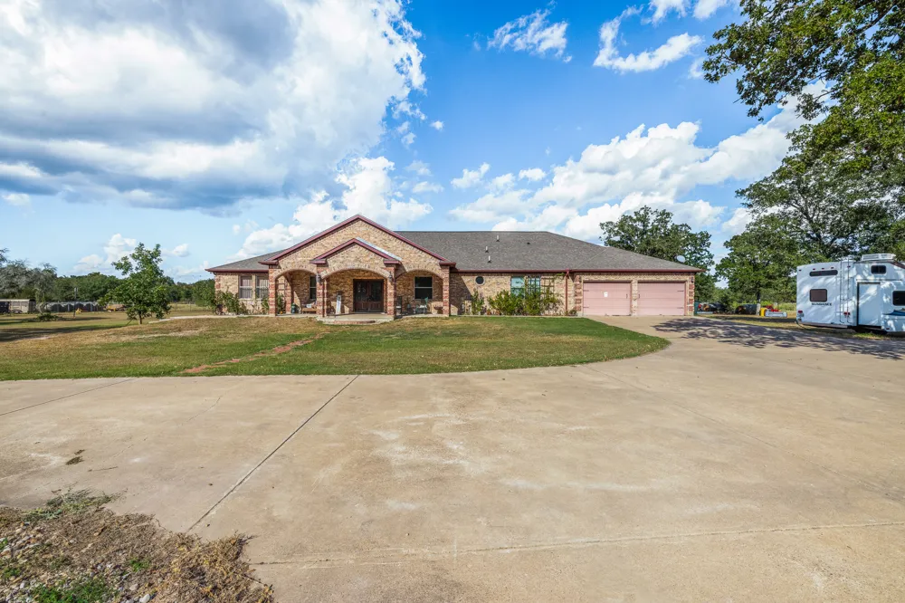 1102 Private Road 2332 Giddings, TX 78942