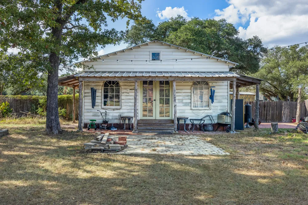 1102 Private Road 2332 Giddings, TX 78942