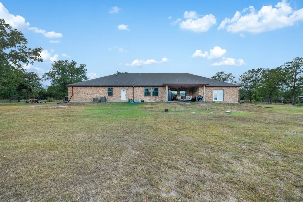1102 Private Road 2332 Giddings, TX 78942