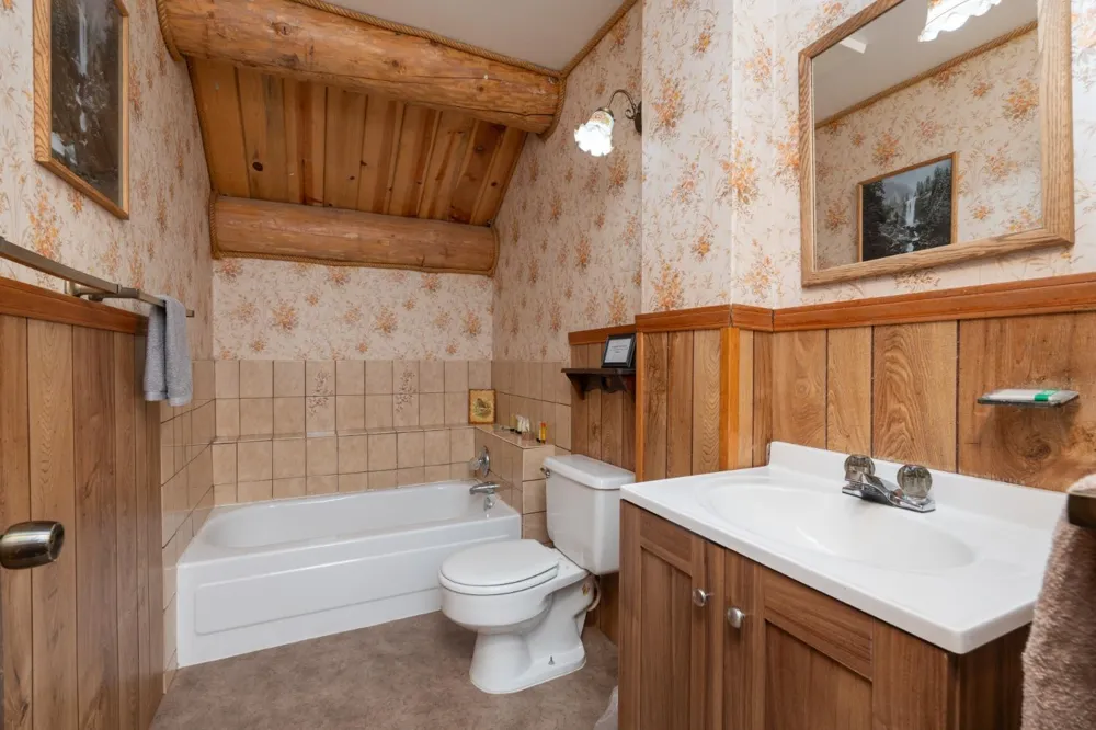 7426 Henness Ridge Road Yosemite West, CA 95389