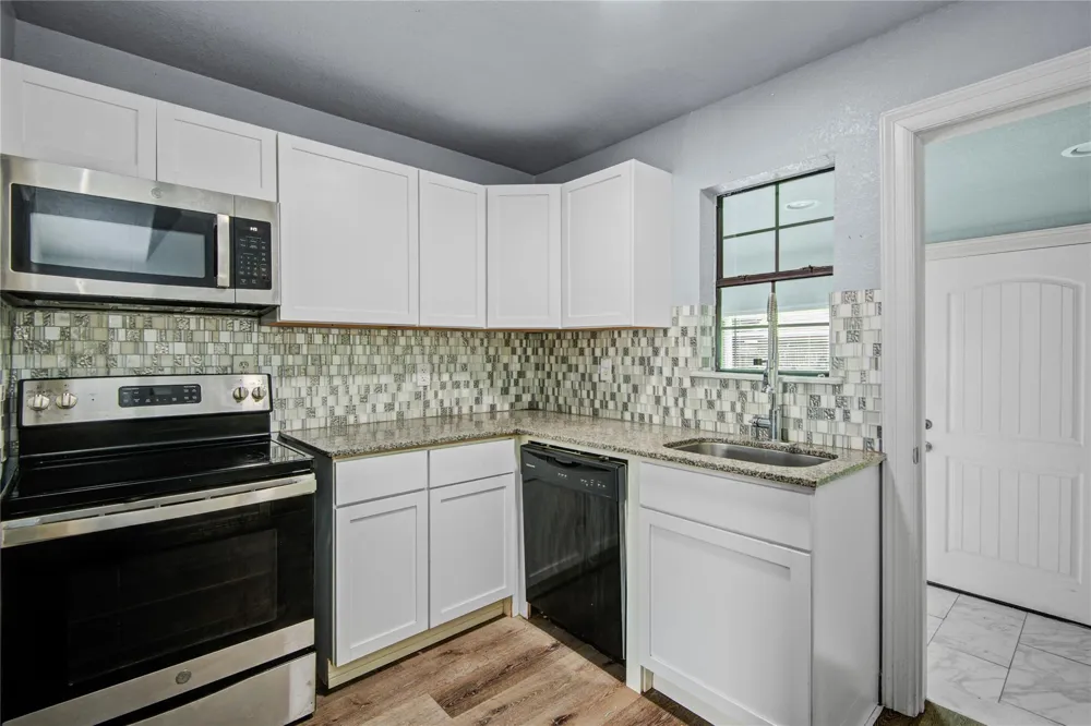 127 Huisache Street Lake Jackson, TX 77566