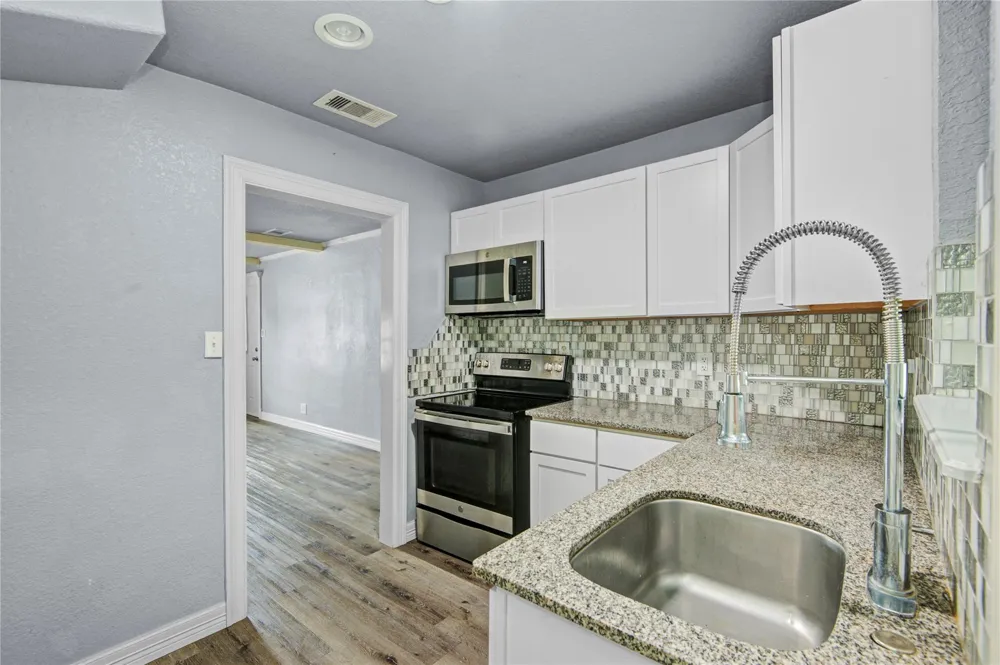 127 Huisache Street Lake Jackson, TX 77566