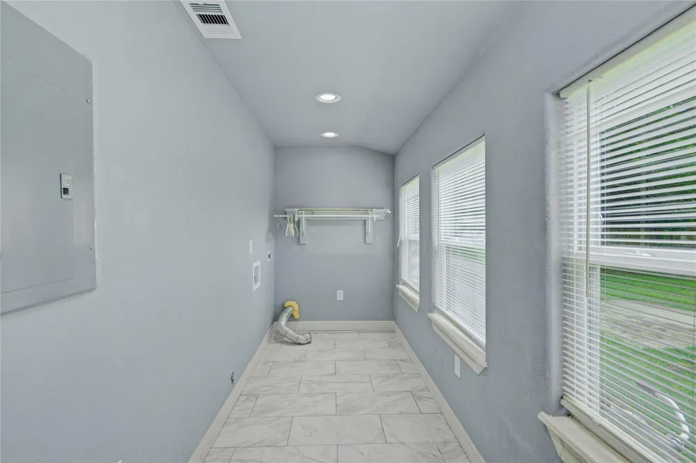 127 Huisache Street Lake Jackson, TX 77566