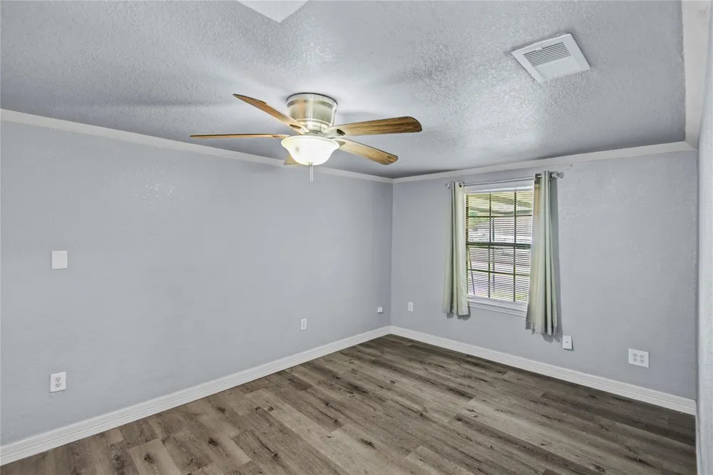 127 Huisache Street Lake Jackson, TX 77566