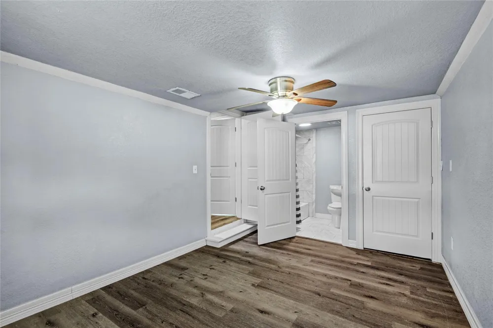 127 Huisache Street Lake Jackson, TX 77566