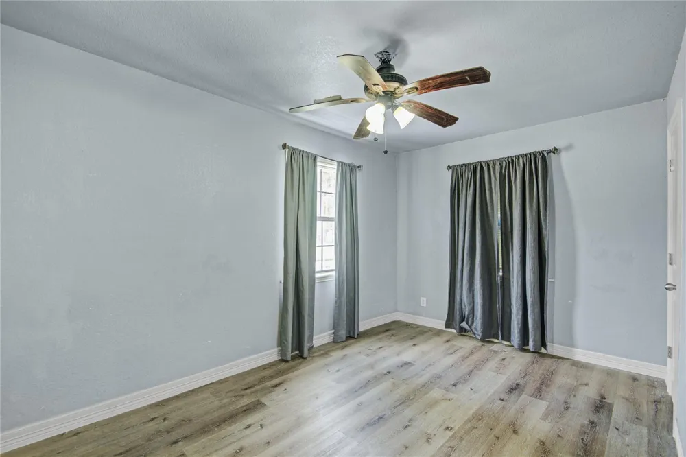 127 Huisache Street Lake Jackson, TX 77566