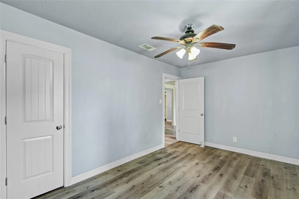 127 Huisache Street Lake Jackson, TX 77566