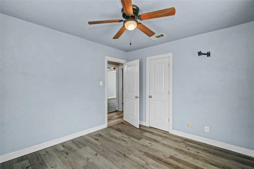 127 Huisache Street Lake Jackson, TX 77566