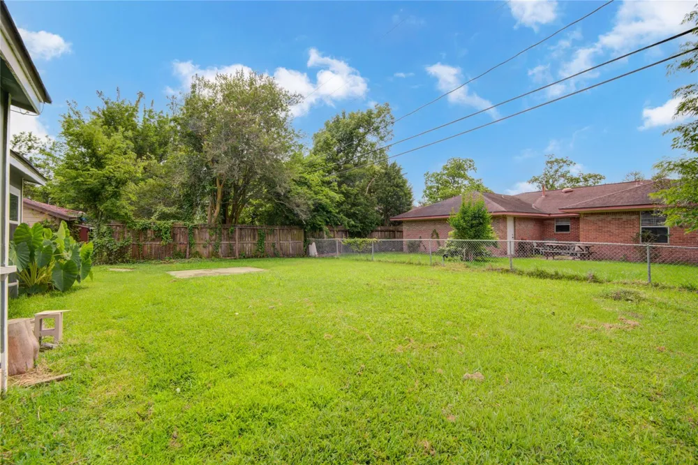 127 Huisache Street Lake Jackson, TX 77566