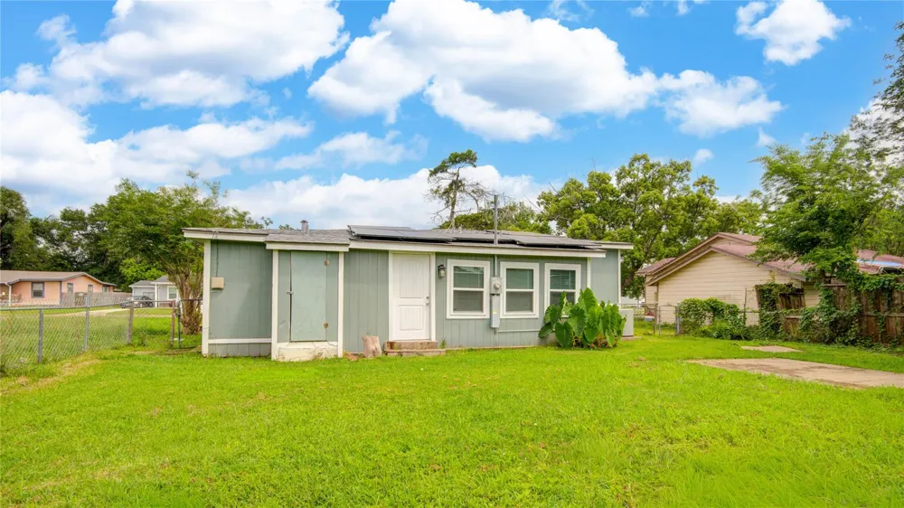 127 Huisache Street Lake Jackson, TX 77566