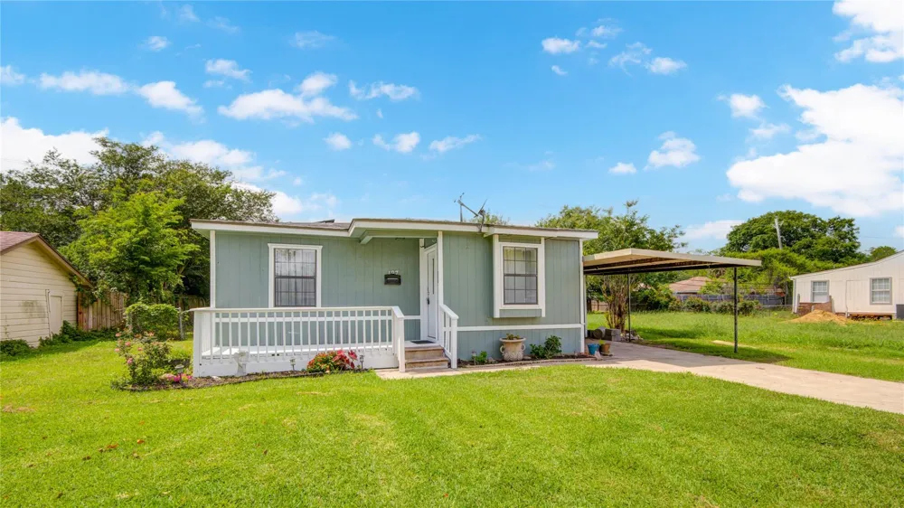 127 Huisache Street Lake Jackson, TX 77566