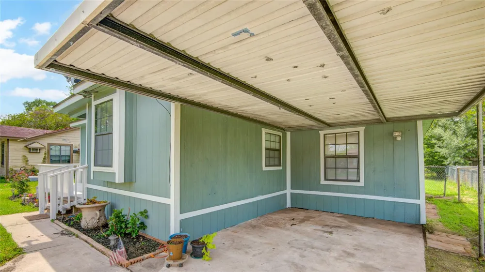 127 Huisache Street Lake Jackson, TX 77566