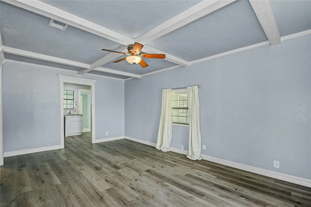 127 Huisache Street Lake Jackson, TX 77566