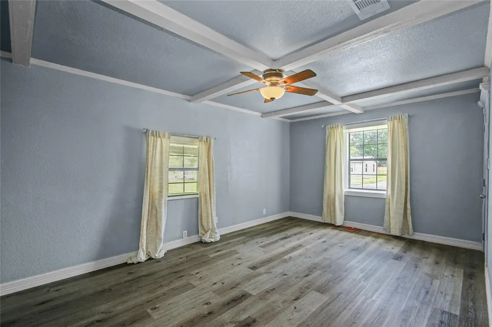 127 Huisache Street Lake Jackson, TX 77566